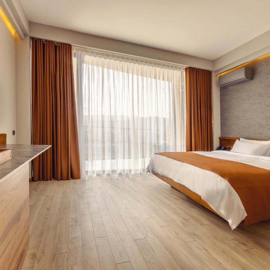 Ivy Hotel Тбилиси Екстериор снимка
