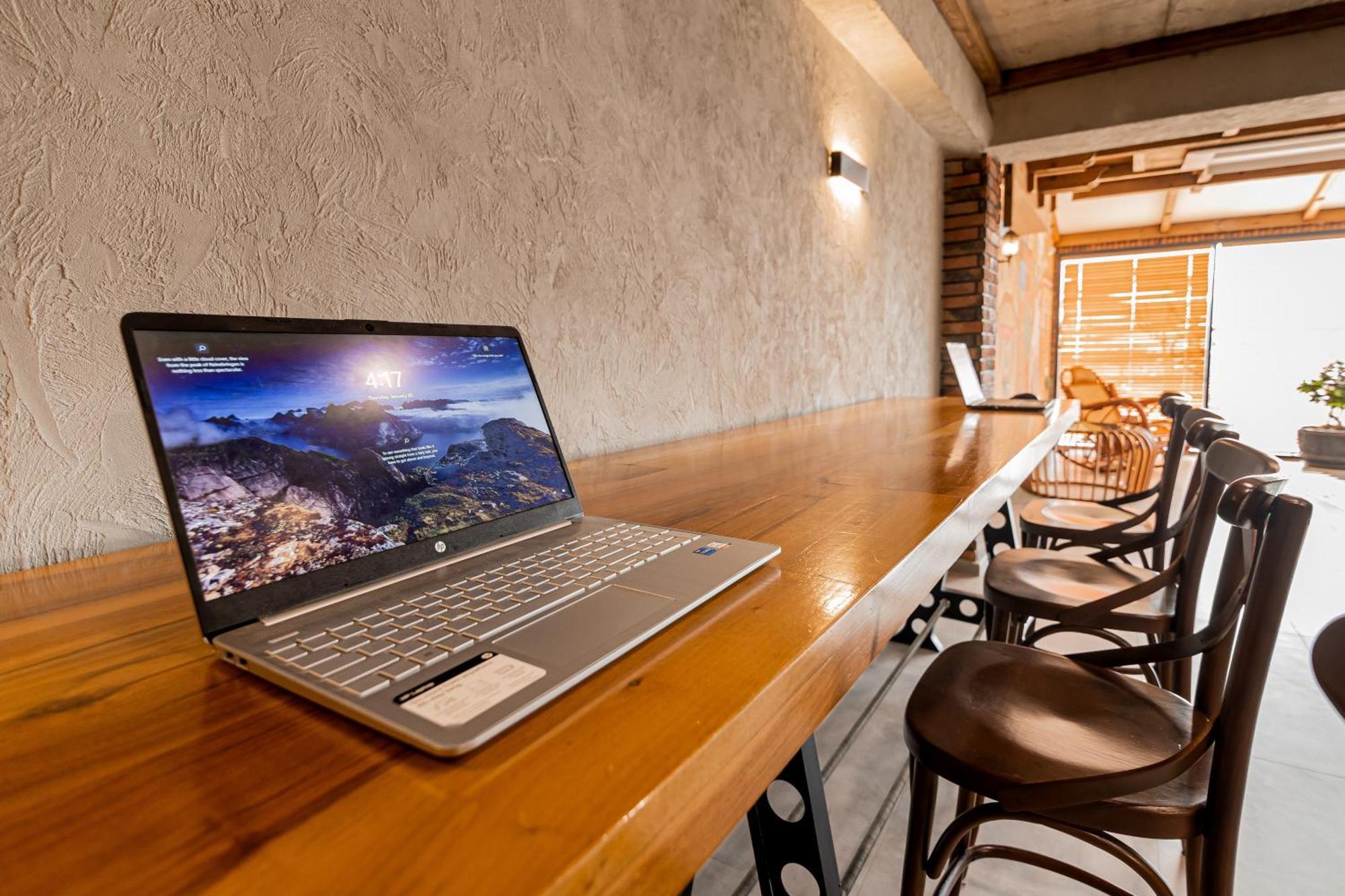 Ivy Hotel Тбилиси Екстериор снимка