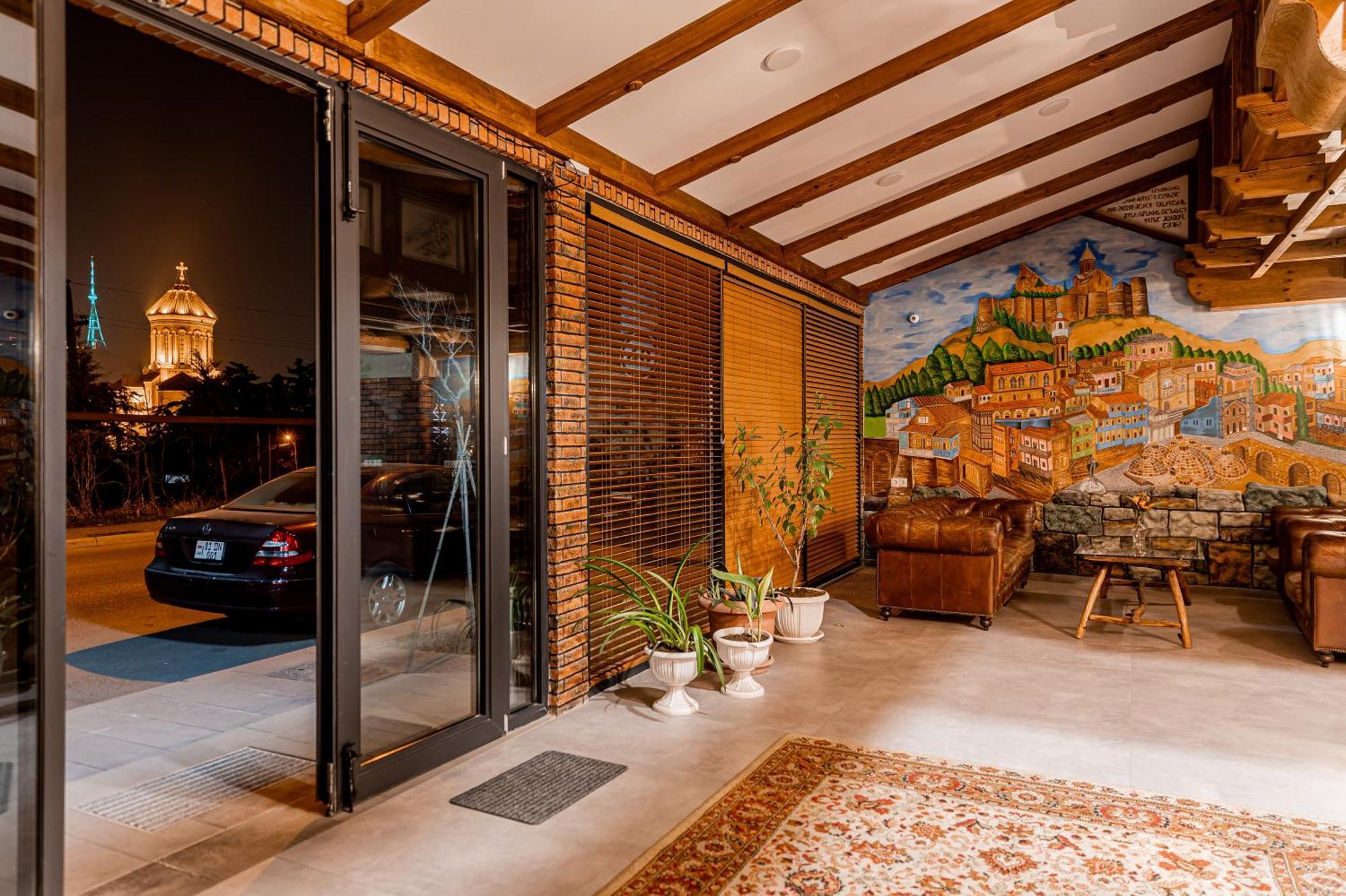 Ivy Hotel Тбилиси Екстериор снимка