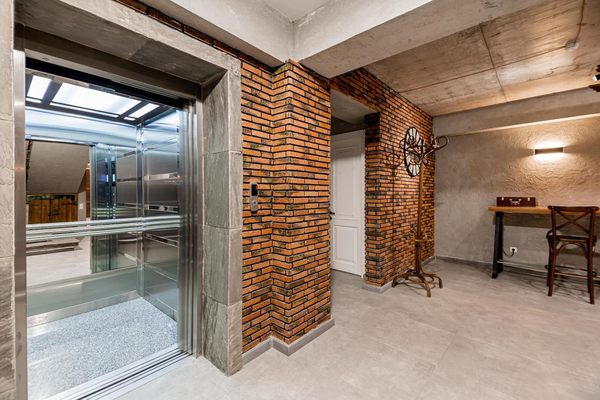 Ivy Hotel Тбилиси Екстериор снимка