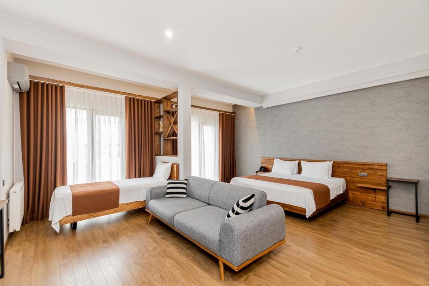 Ivy Hotel Тбилиси Екстериор снимка