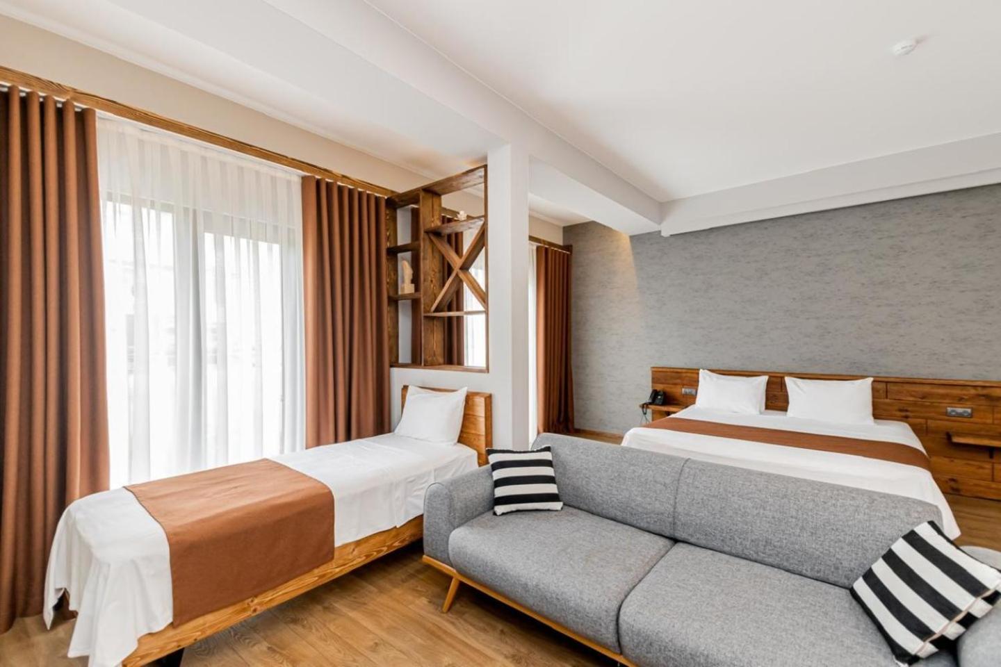 Ivy Hotel Тбилиси Екстериор снимка